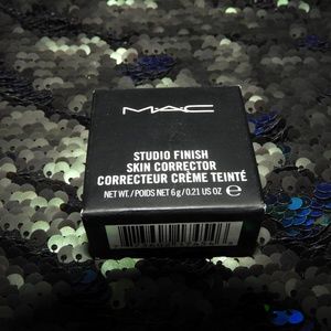 MAC Studio Finish Skin Corrector - Pure Orange